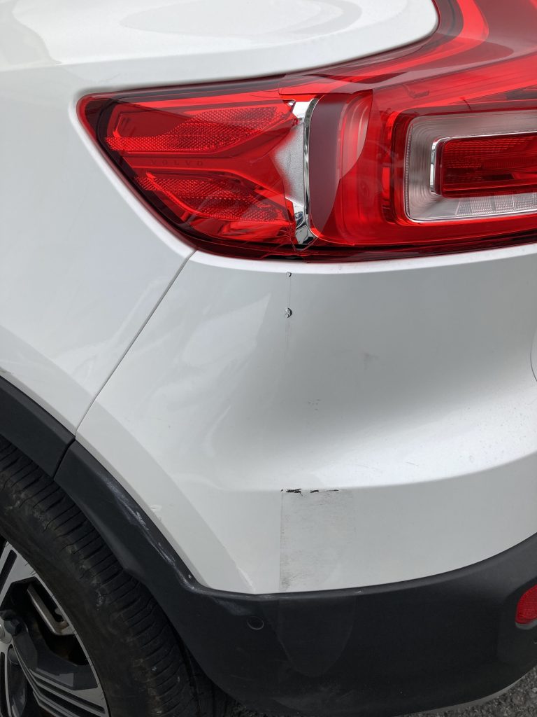 ボルボ、XC40、フロントバンパー、リアバンパー、テールランプ、キズ、修理、塗装、割れ、交換、