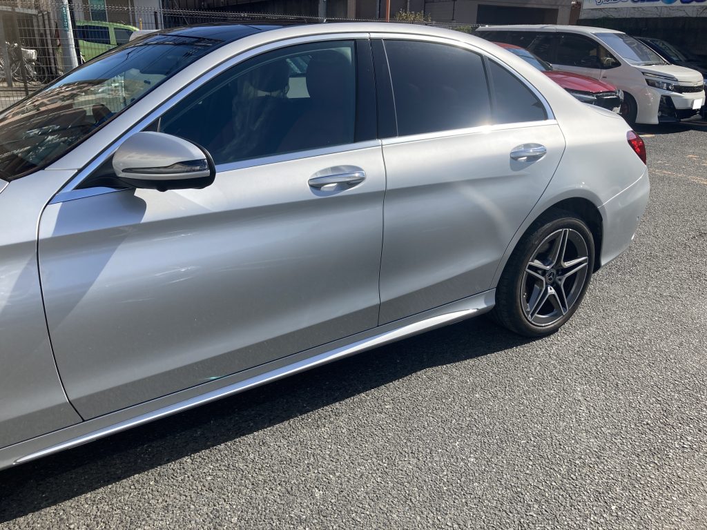 メルセデスベンツ、W205、Cクラス、リアドア、クォーターパネル、キズ、凹み、修理、塗装、アルミパネル、