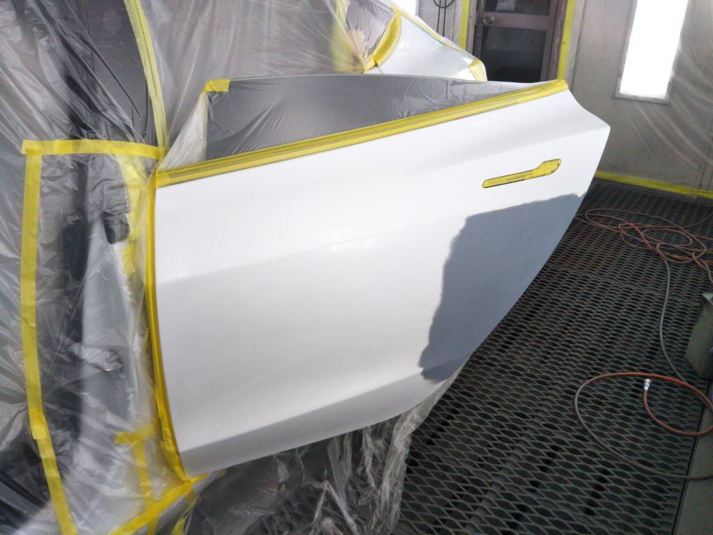 テスラ、モデル3、リアドア、クォーターパネル、キズ、凹み、修理、塗装、