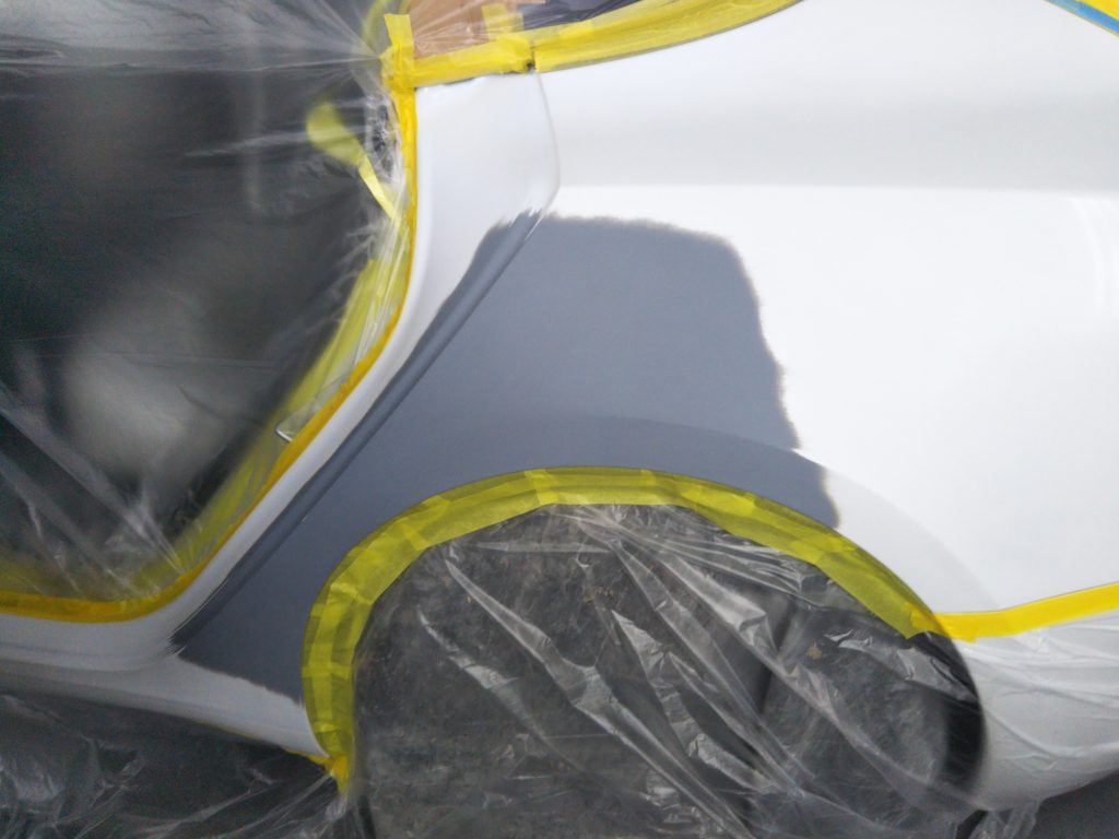 テスラ、モデル3、リアドア、クォーターパネル、キズ、凹み、修理、塗装、