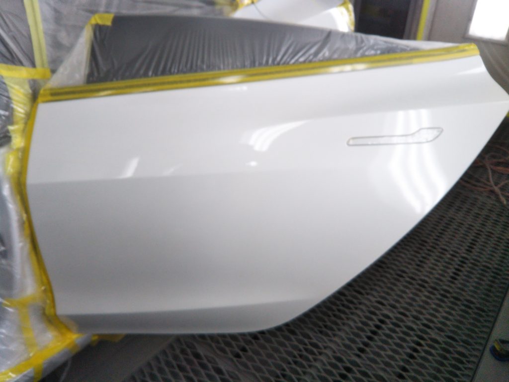 テスラ、モデル3、リアドア、クォーターパネル、キズ、凹み、修理、塗装、