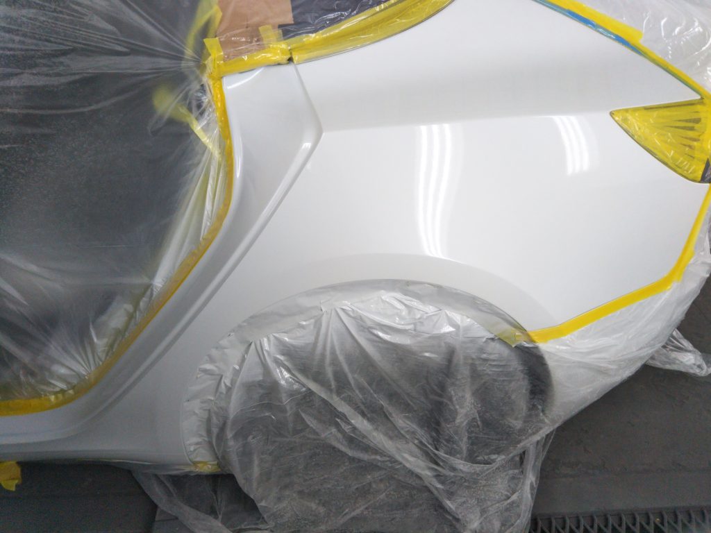 テスラ、モデル3、リアドア、クォーターパネル、キズ、凹み、修理、塗装、