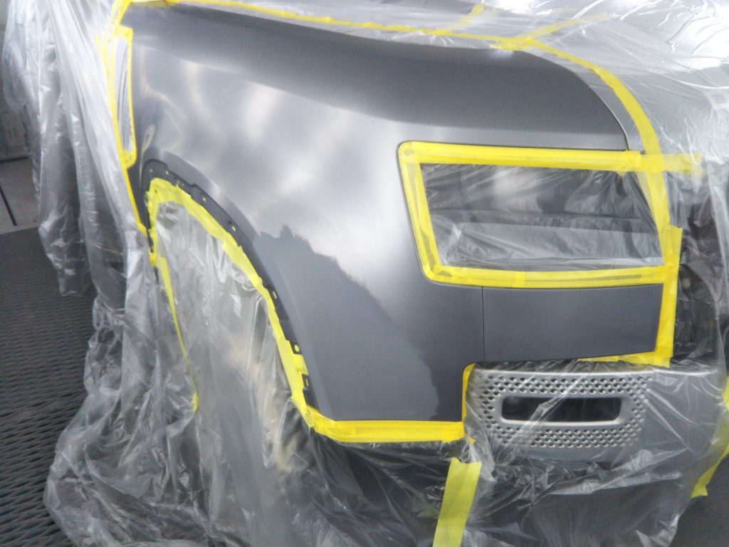 ランドローバー、ディフェンダー、左右フロントフェンダー、アーチモール、キズ、凹み、修理、交換、塗装、