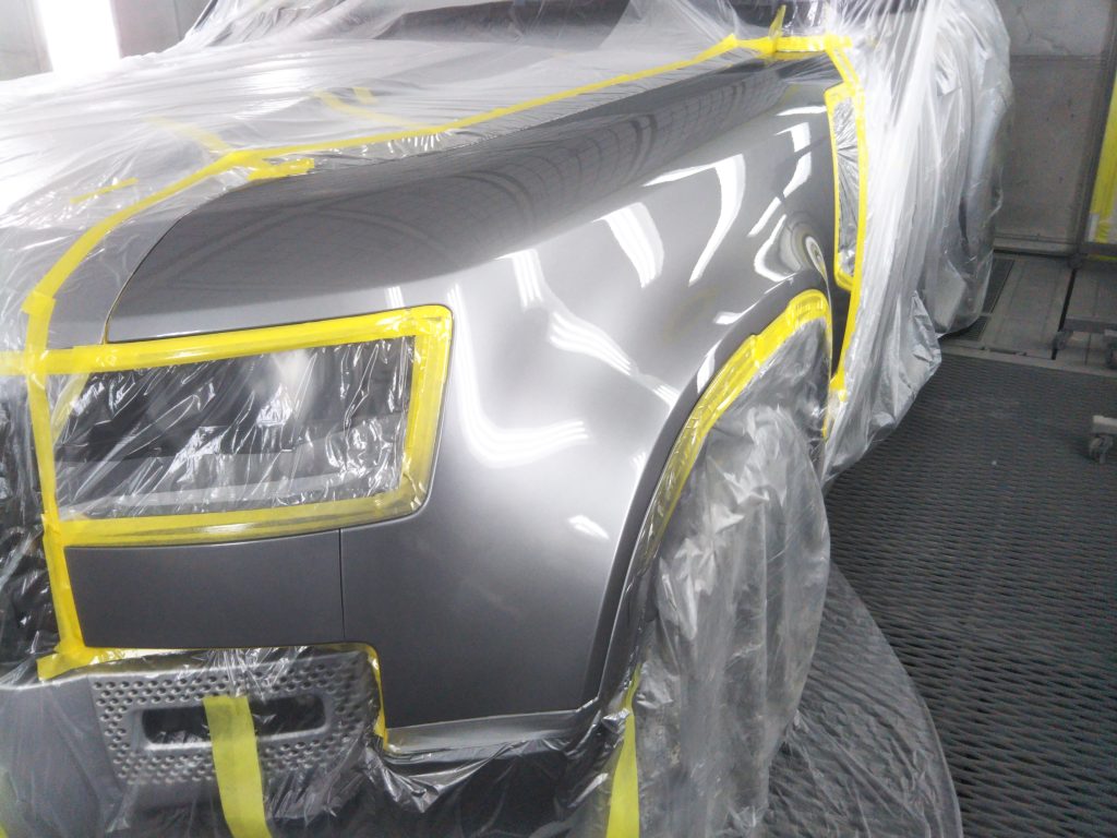 ランドローバー、ディフェンダー、左右フロントフェンダー、アーチモール、キズ、凹み、修理、交換、塗装、