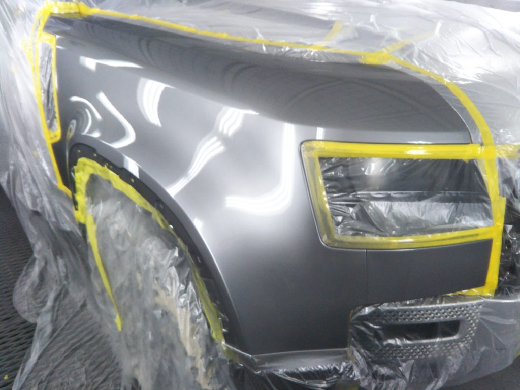 ランドローバー、ディフェンダー、左右フロントフェンダー、アーチモール、キズ、凹み、修理、交換、塗装、