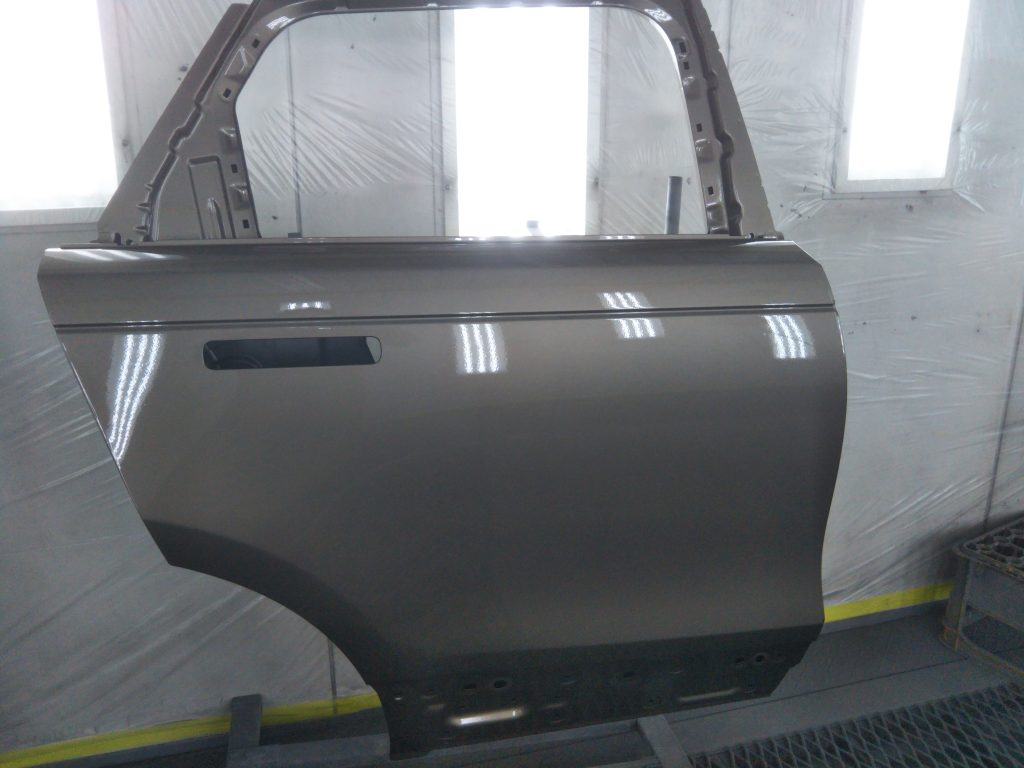 ランドローバー、ヴェラール、フロントドア、リアドア、クォーターパネル、キズ、凹み、修理、交換、塗装、