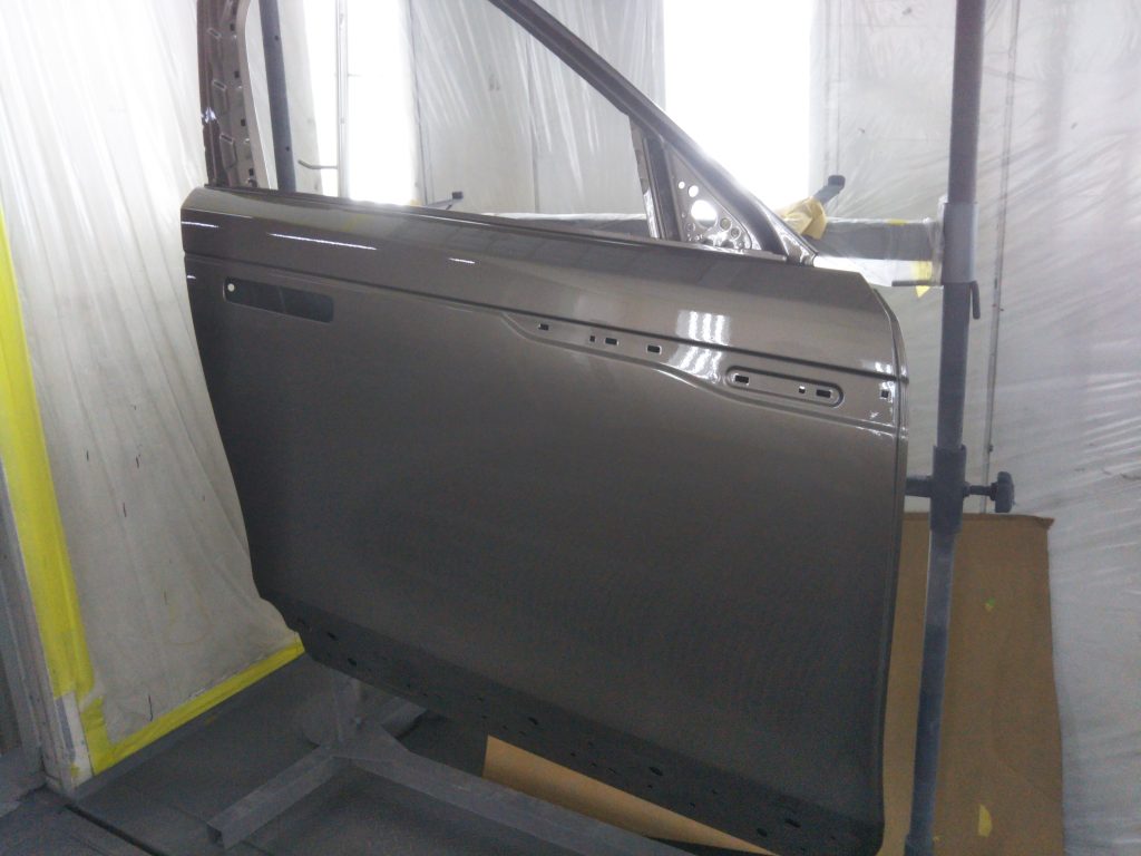 ランドローバー、ヴェラール、フロントドア、リアドア、クォーターパネル、キズ、凹み、修理、交換、塗装、