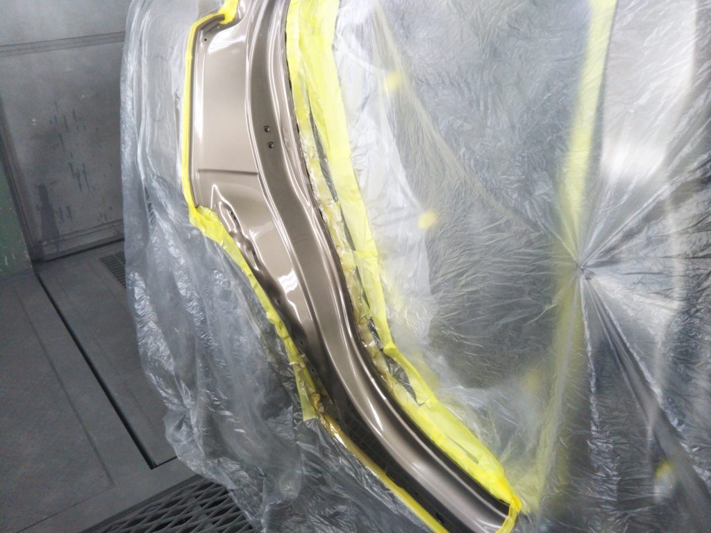 ランドローバー、ヴェラール、フロントドア、リアドア、クォーターパネル、キズ、凹み、修理、交換、塗装、