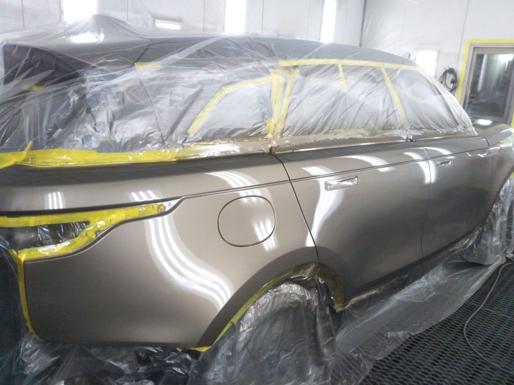 ランドローバー、ヴェラール、フロントドア、リアドア、クォーターパネル、キズ、凹み、修理、交換、塗装、