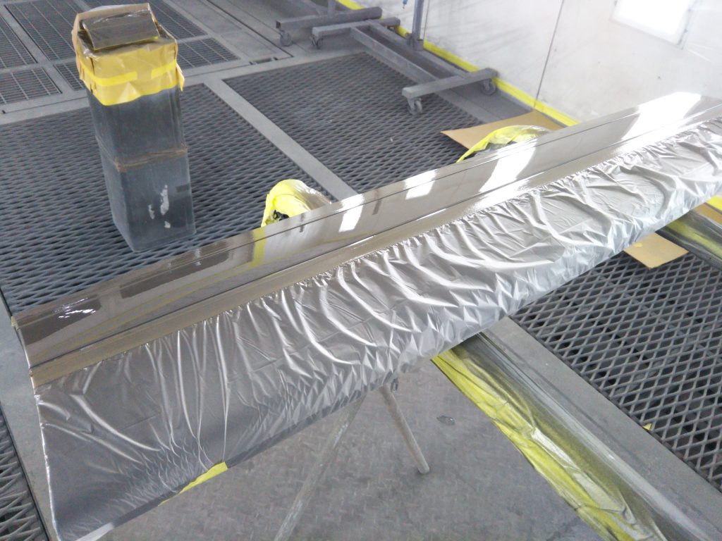 ランドローバー、ヴェラール、フロントドア、リアドア、クォーターパネル、キズ、凹み、修理、交換、塗装、