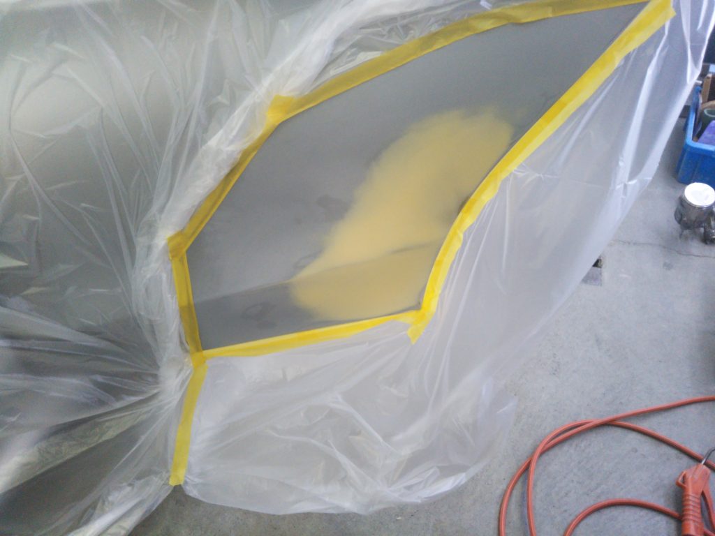 メルセデスベンツ、W205、Cクラス、リアドア、クォーターパネル、キズ、凹み、修理、塗装、アルミパネル、