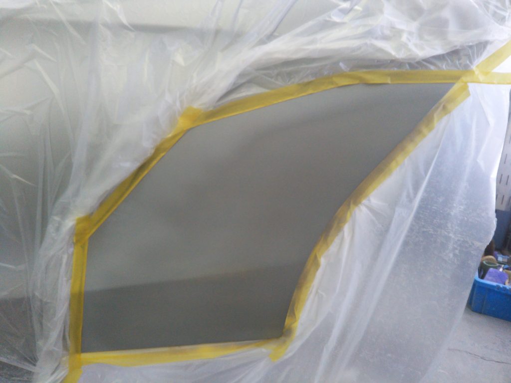 メルセデスベンツ、W205、Cクラス、リアドア、クォーターパネル、キズ、凹み、修理、塗装、アルミパネル、