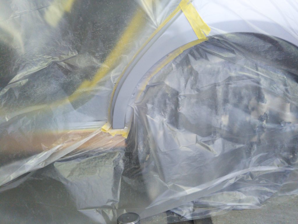 メルセデスベンツ、W205、Cクラス、リアドア、クォーターパネル、キズ、凹み、修理、塗装、アルミパネル、