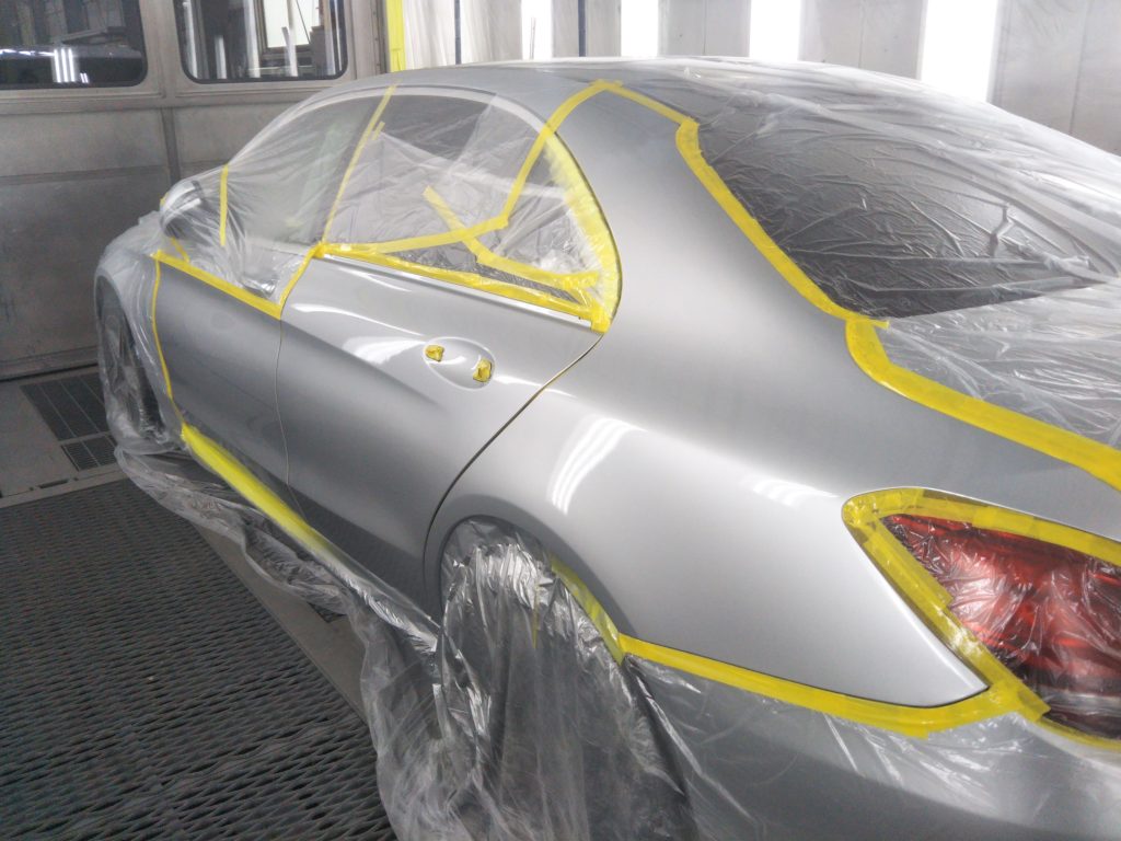 メルセデスベンツ、W205、Cクラス、リアドア、クォーターパネル、キズ、凹み、修理、塗装、アルミパネル、