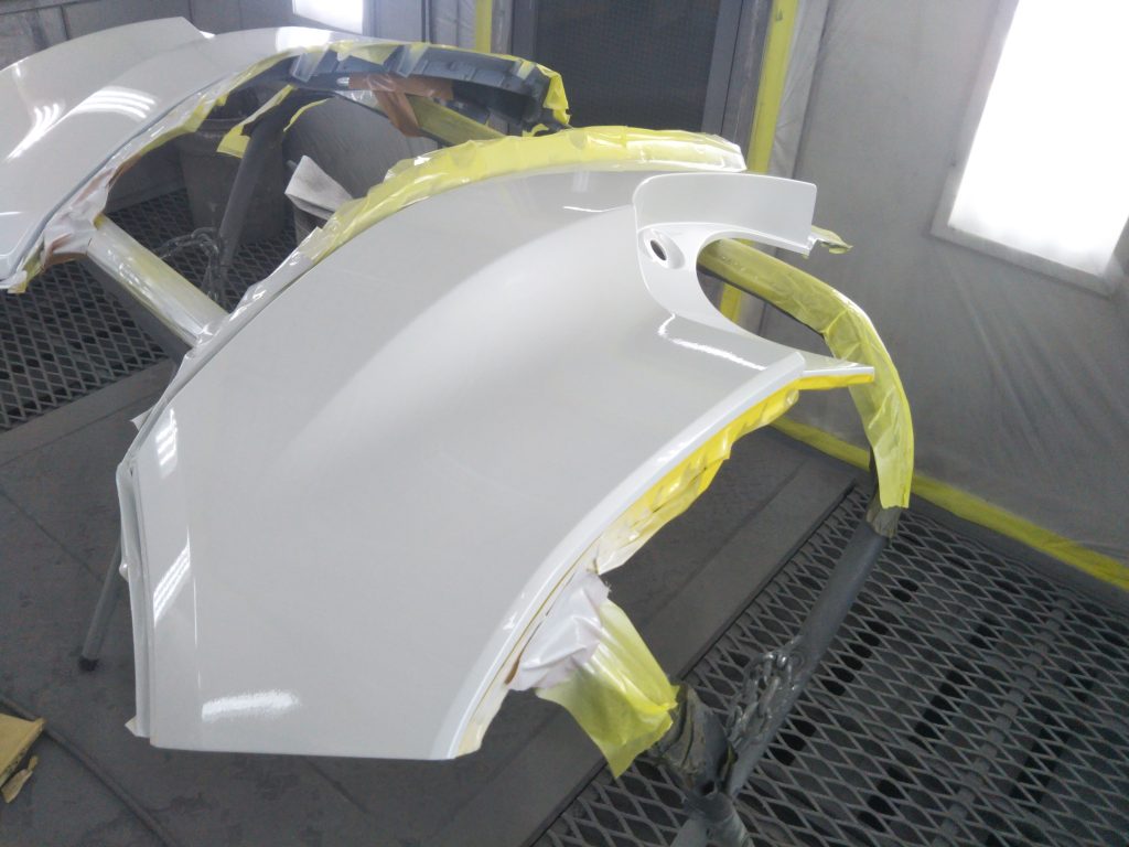 ボルボ、XC40、フロントバンパー、リアバンパー、テールランプ、キズ、修理、塗装、割れ、交換、