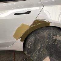 テスラ、モデル3、リアドア、クォーターパネル、キズ、凹み、修理、塗装、