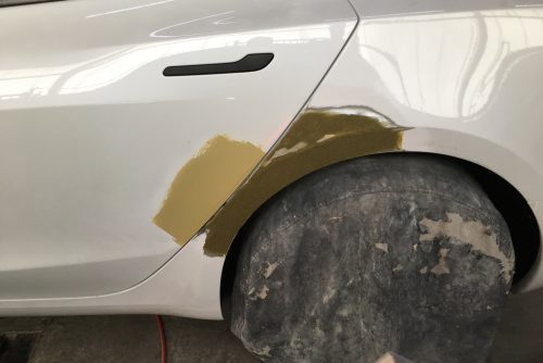 テスラ、モデル3、リアドア、クォーターパネル、キズ、凹み、修理、塗装、