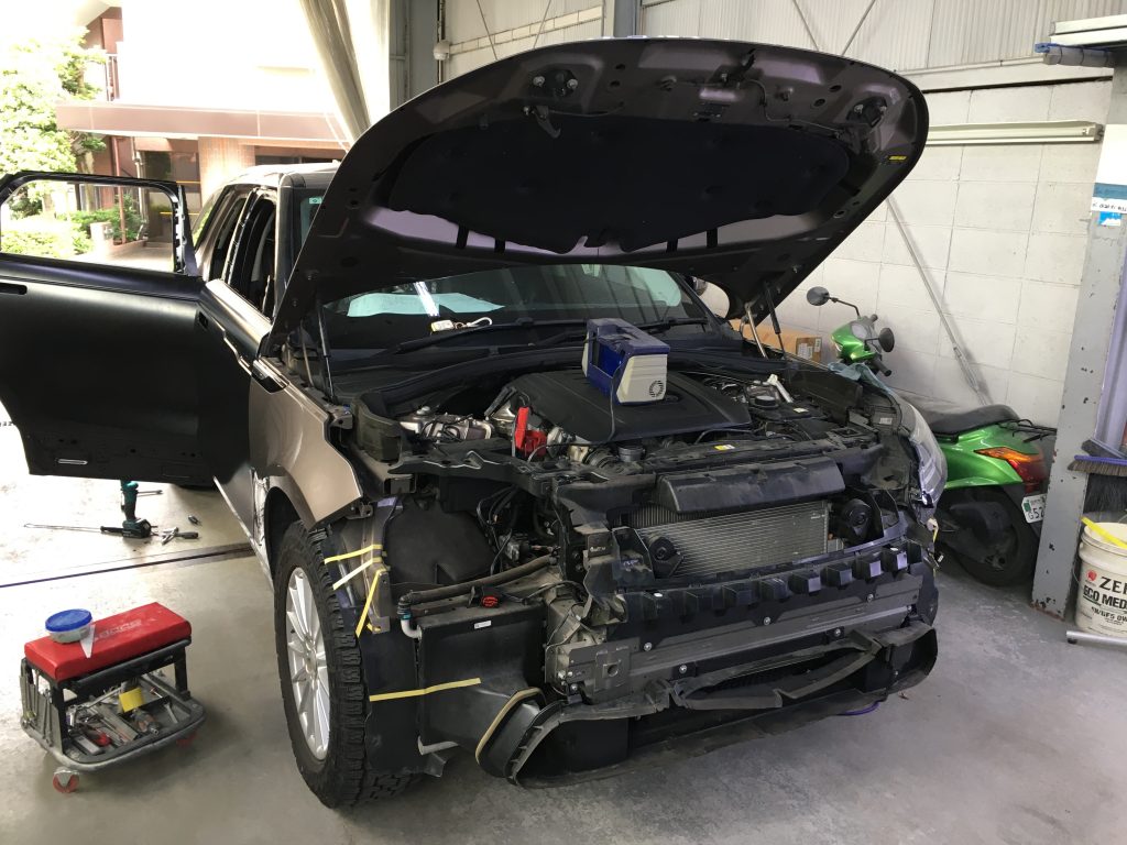 ランドローバー、ヴェラール、フロントドア、リアドア、クォーターパネル、キズ、凹み、修理、交換、塗装、