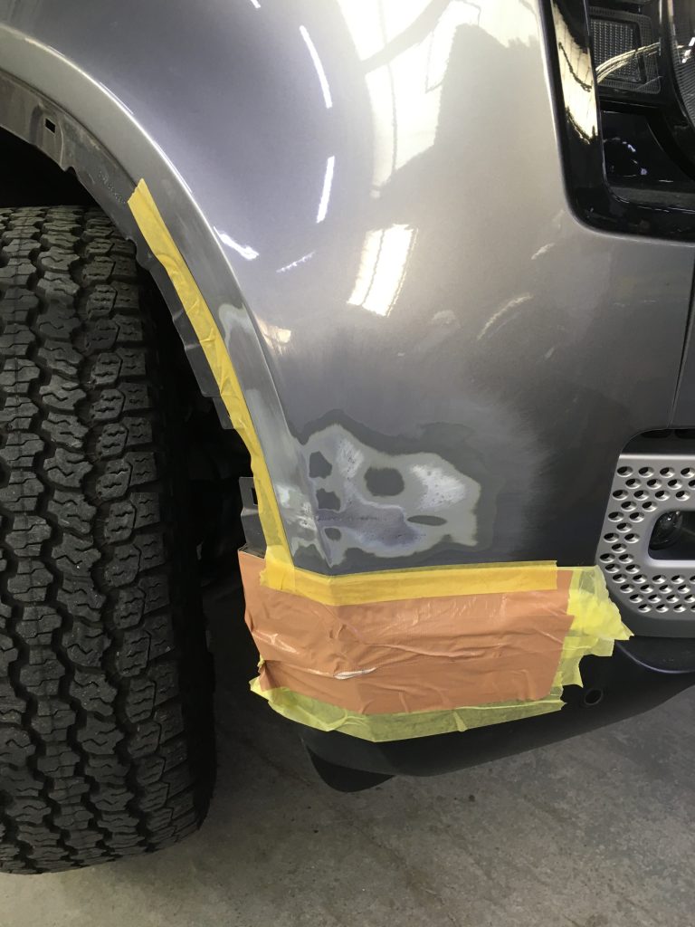 ランドローバー、ディフェンダー、左右フロントフェンダー、アーチモール、キズ、凹み、修理、交換、塗装、