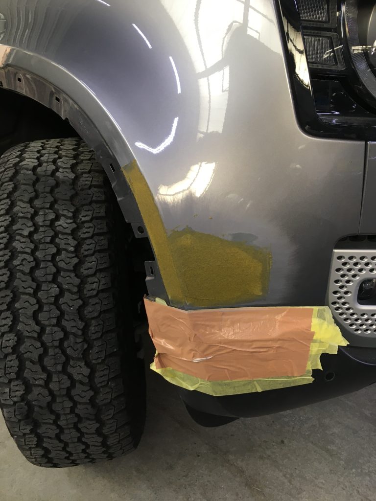 ランドローバー、ディフェンダー、左右フロントフェンダー、アーチモール、キズ、凹み、修理、交換、塗装、