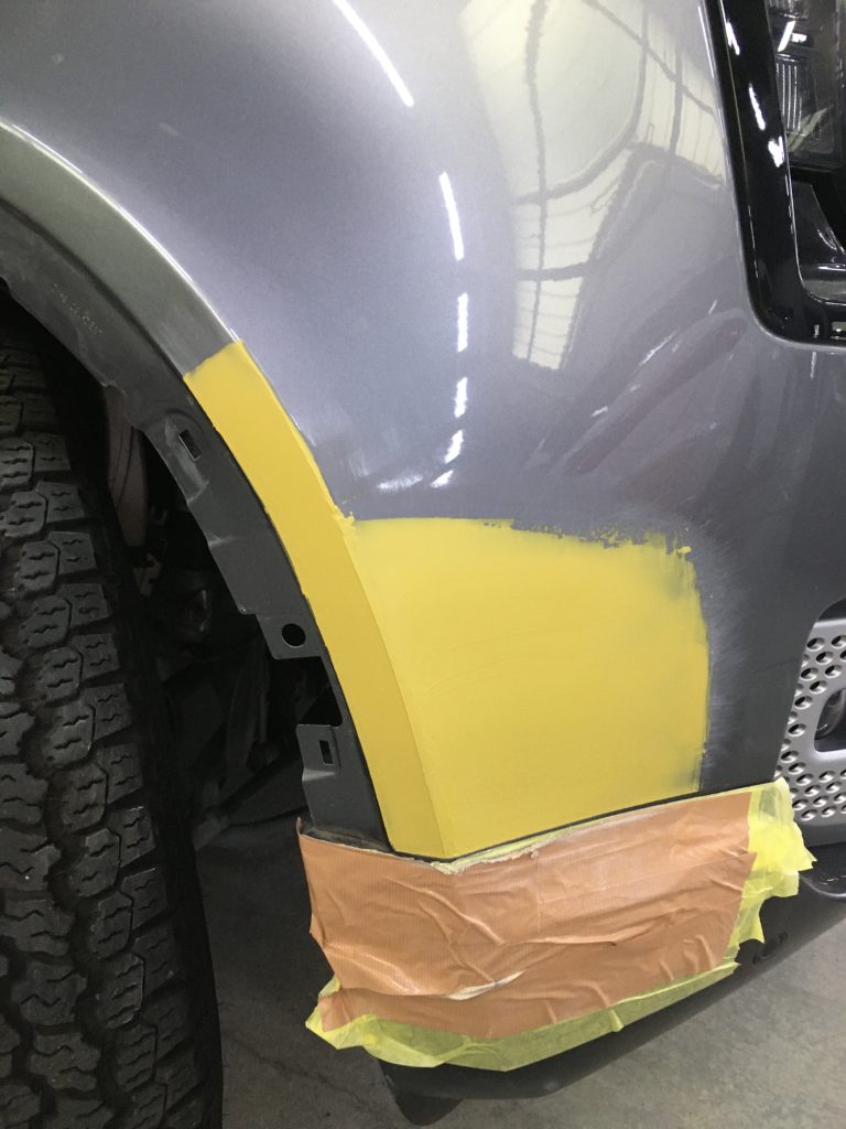 ランドローバー、ディフェンダー、左右フロントフェンダー、アーチモール、キズ、凹み、修理、交換、塗装、