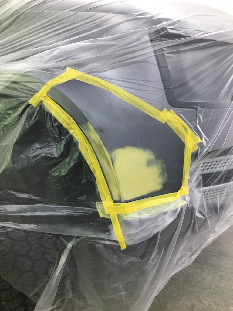 ランドローバー、ディフェンダー、左右フロントフェンダー、アーチモール、キズ、凹み、修理、交換、塗装、