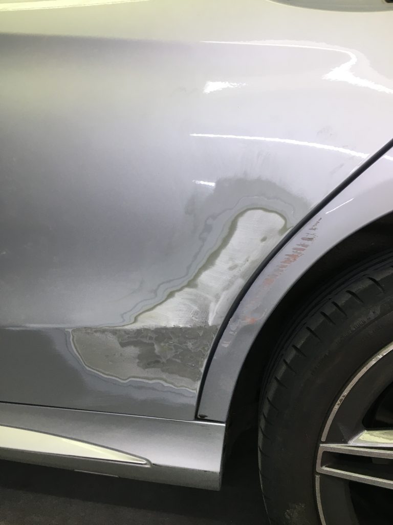 メルセデスベンツ、W205、Cクラス、リアドア、クォーターパネル、キズ、凹み、修理、塗装、アルミパネル、