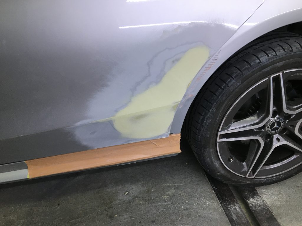 メルセデスベンツ、W205、Cクラス、リアドア、クォーターパネル、キズ、凹み、修理、塗装、アルミパネル、