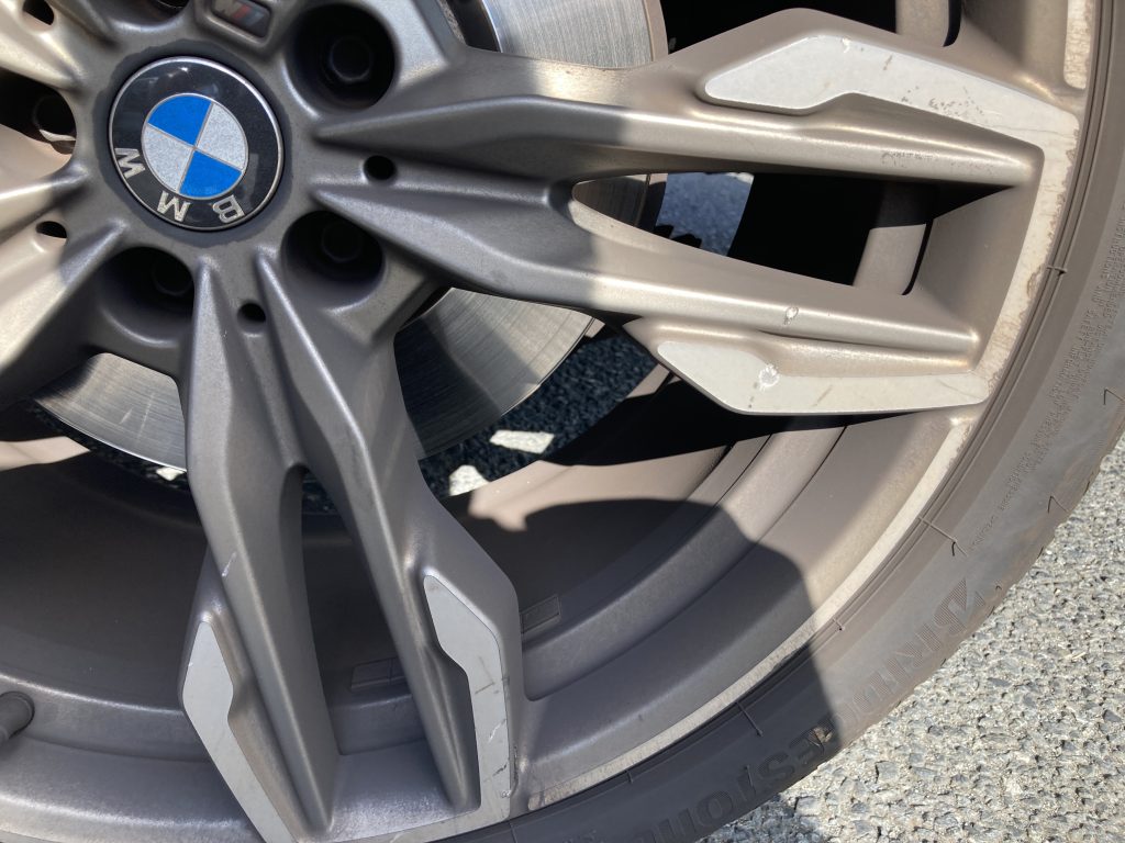 BMW、X3、G01、リアドア、クォーターパネル、アーチモール、キズ、凹み、交換、修理、塗装、