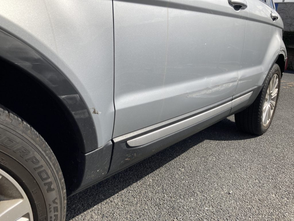 ランドローバー、イヴォーク、フロントフェンダー、フロントドア、リアドア、クォーターパネル、キズ、凹み、修理、交換、塗装、