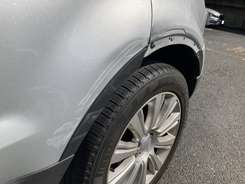 ランドローバー、イヴォーク、フロントフェンダー、フロントドア、リアドア、クォーターパネル、キズ、凹み、修理、交換、塗装、