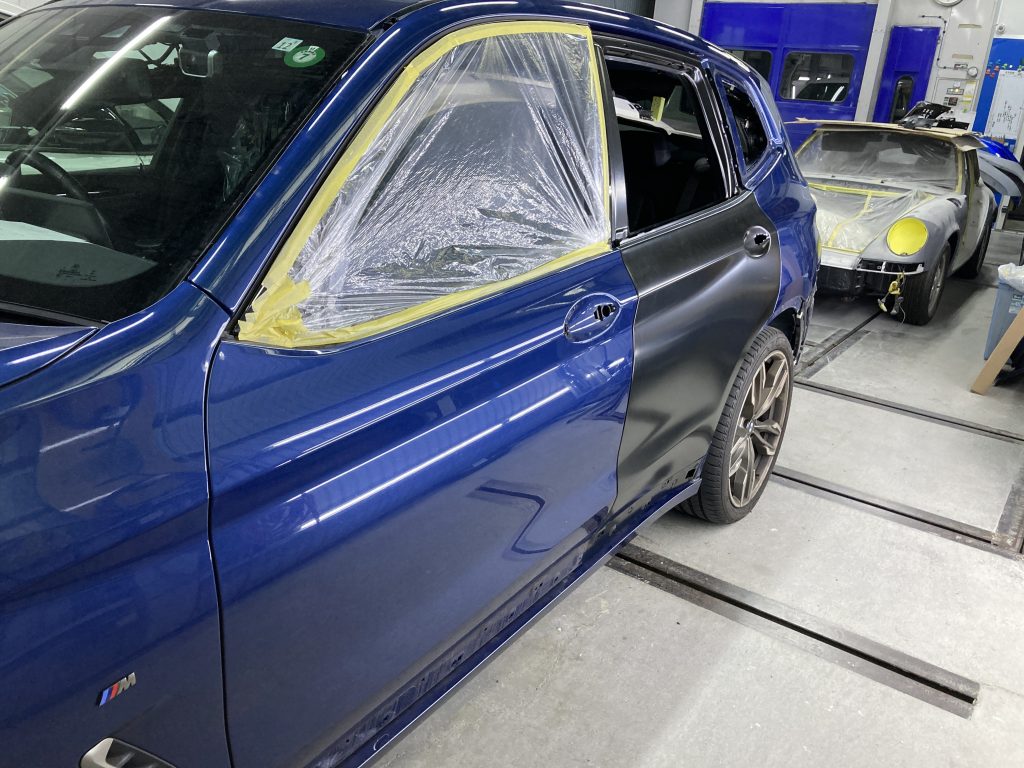 BMW、X3、G01、リアドア、クォーターパネル、アーチモール、キズ、凹み、交換、修理、塗装、