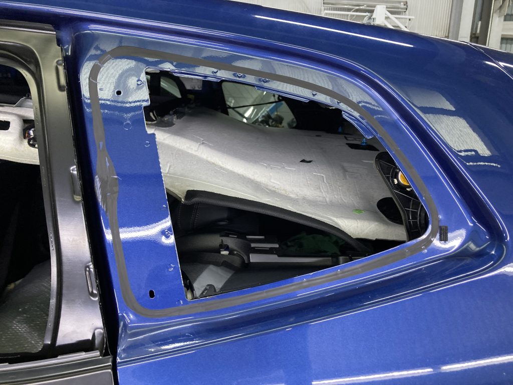 BMW、X3、G01、リアドア、クォーターパネル、アーチモール、キズ、凹み、交換、修理、塗装、