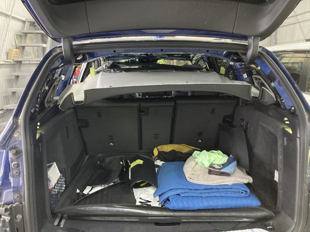 BMW、X3、G01、リアドア、クォーターパネル、アーチモール、キズ、凹み、交換、修理、塗装、