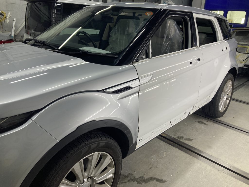 ランドローバー、イヴォーク、フロントフェンダー、フロントドア、リアドア、クォーターパネル、キズ、凹み、修理、交換、塗装、