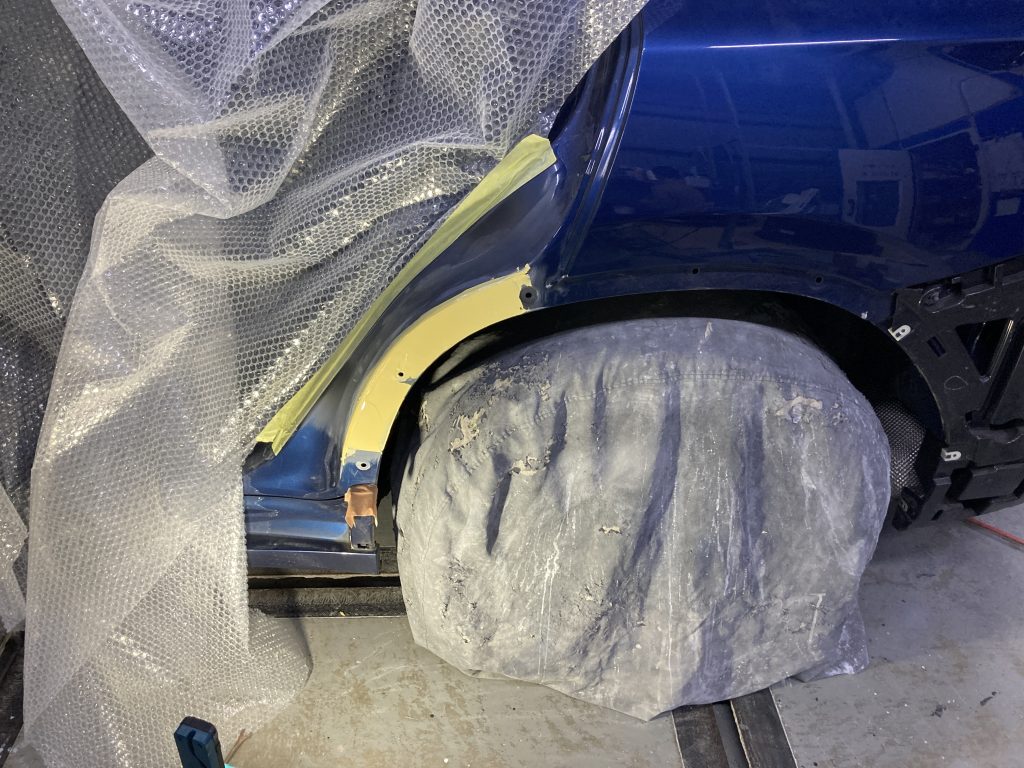 BMW、X3、G01、リアドア、クォーターパネル、アーチモール、キズ、凹み、交換、修理、塗装、