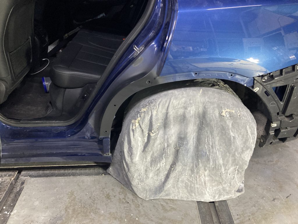 BMW、X3、G01、リアドア、クォーターパネル、アーチモール、キズ、凹み、交換、修理、塗装、