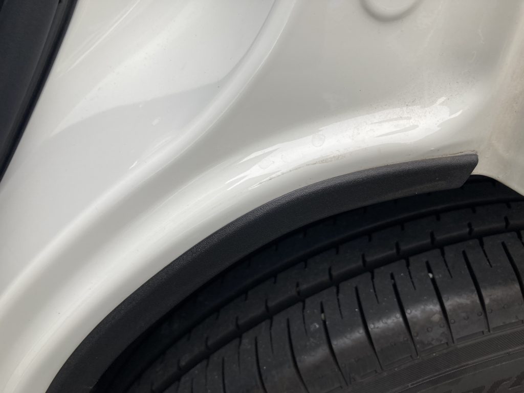 ジープ、レネゲード、リアドア、クォーターパネル、リアバンパー、キズ、凹み、修理、交換、塗装、