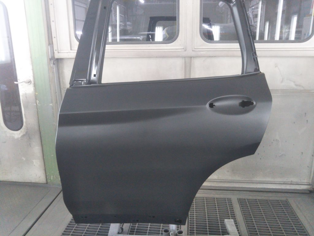 BMW、X3、G01、リアドア、クォーターパネル、アーチモール、キズ、凹み、交換、修理、塗装、