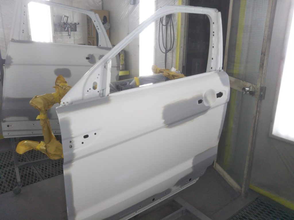 ランドローバー、イヴォーク、フロントフェンダー、フロントドア、リアドア、クォーターパネル、キズ、凹み、修理、交換、塗装、