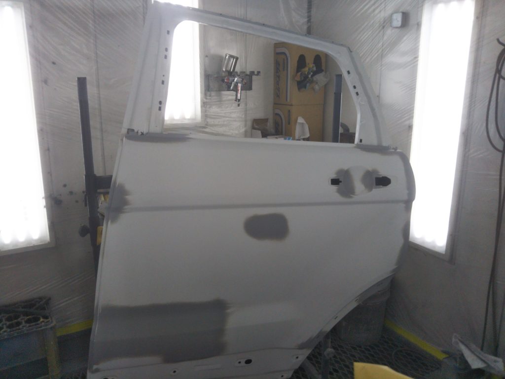 ランドローバー、イヴォーク、フロントフェンダー、フロントドア、リアドア、クォーターパネル、キズ、凹み、修理、交換、塗装、