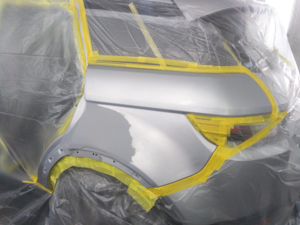 ランドローバー、イヴォーク、フロントフェンダー、フロントドア、リアドア、クォーターパネル、キズ、凹み、修理、交換、塗装、