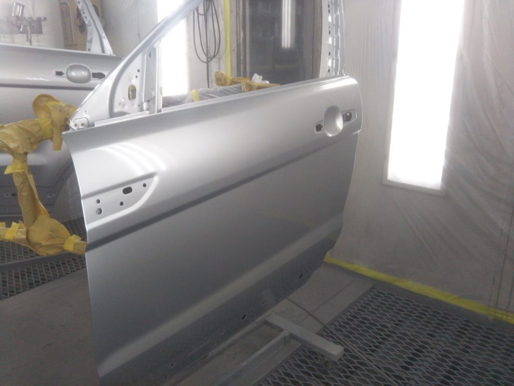 ランドローバー、イヴォーク、フロントフェンダー、フロントドア、リアドア、クォーターパネル、キズ、凹み、修理、交換、塗装、