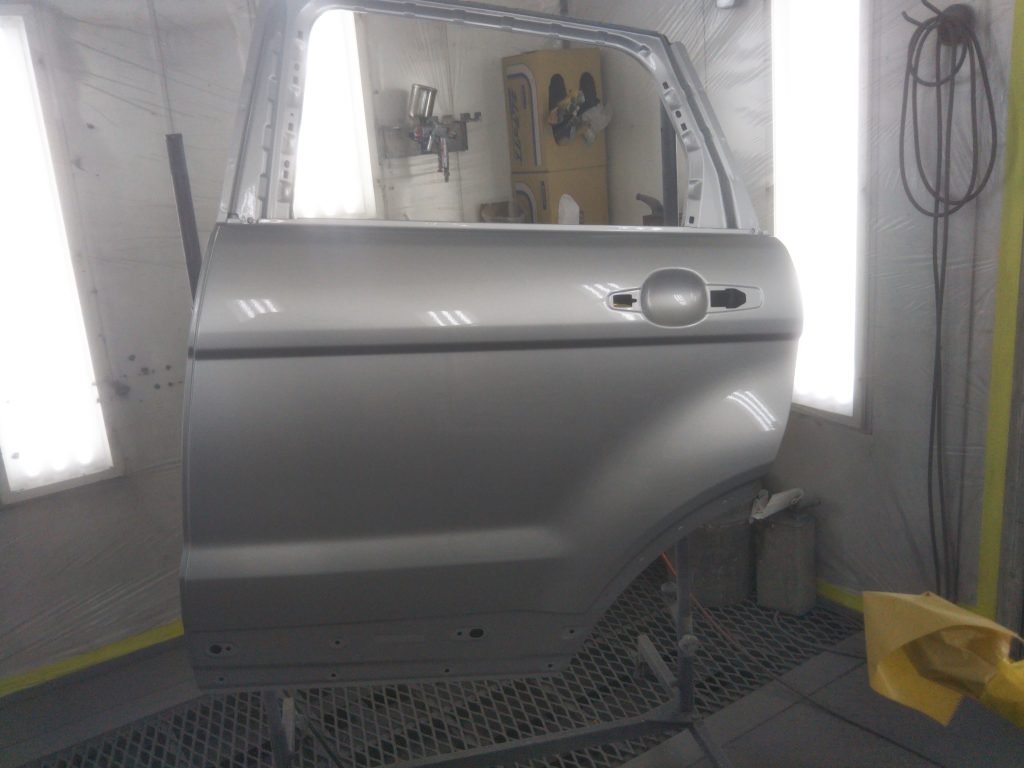 ランドローバー、イヴォーク、フロントフェンダー、フロントドア、リアドア、クォーターパネル、キズ、凹み、修理、交換、塗装、