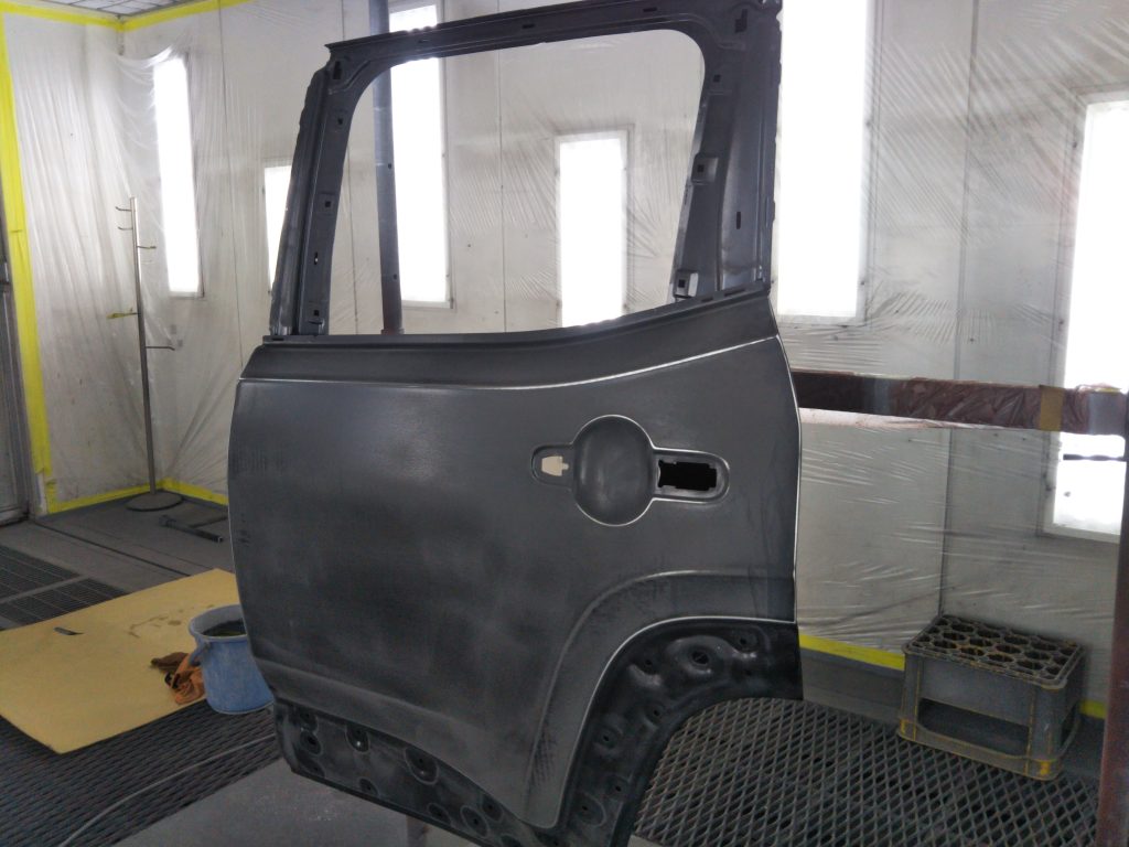 ジープ、レネゲード、リアドア、クォーターパネル、リアバンパー、キズ、凹み、修理、交換、塗装、