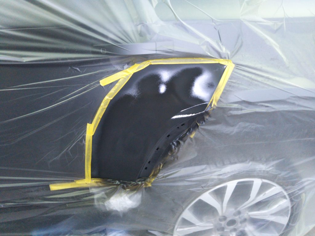 ランドローバー、ディフェンダー、リアドア、ホイール、キズ、凹み、修理、塗装、