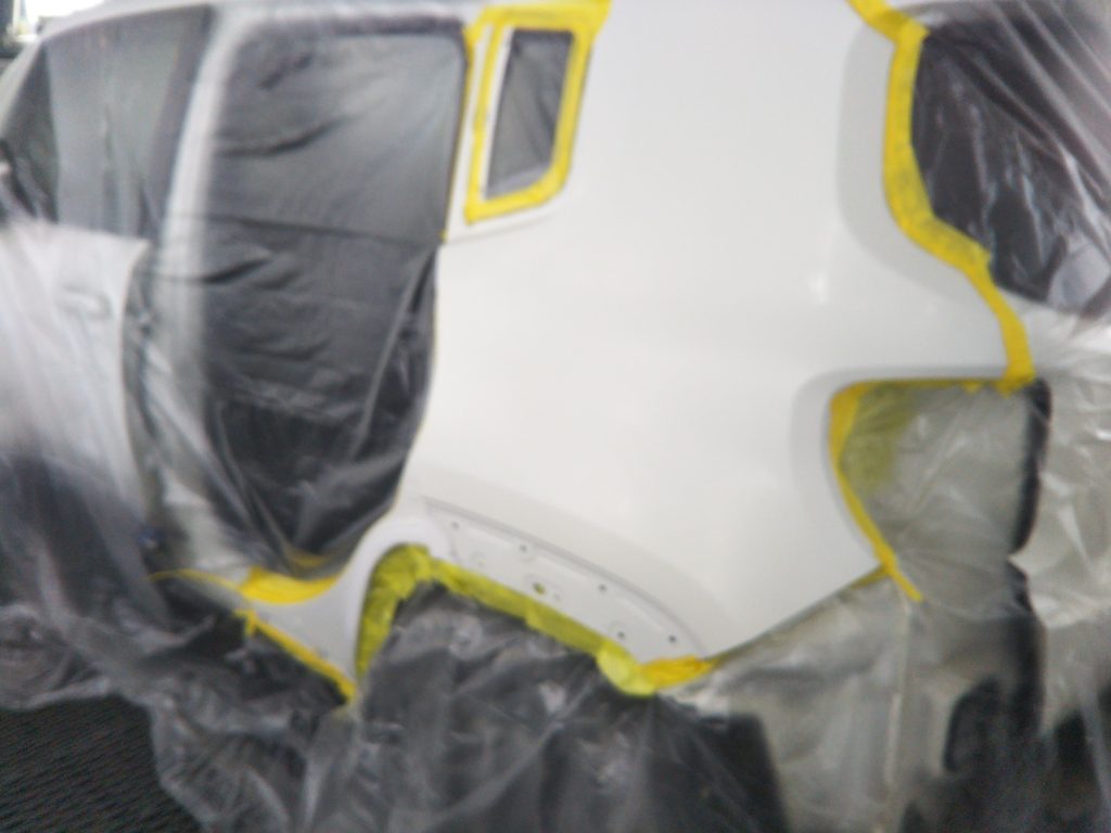 ジープ、レネゲード、リアドア、クォーターパネル、リアバンパー、キズ、凹み、修理、交換、塗装、