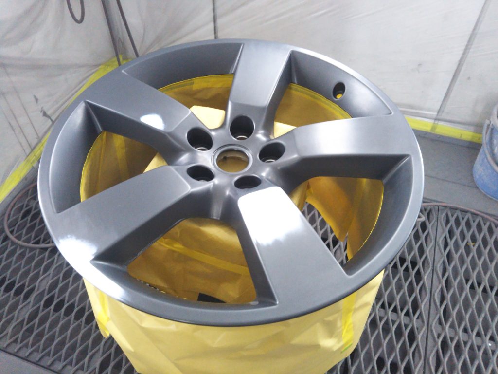 ランドローバー、ディフェンダー、リアドア、ホイール、キズ、凹み、修理、塗装、