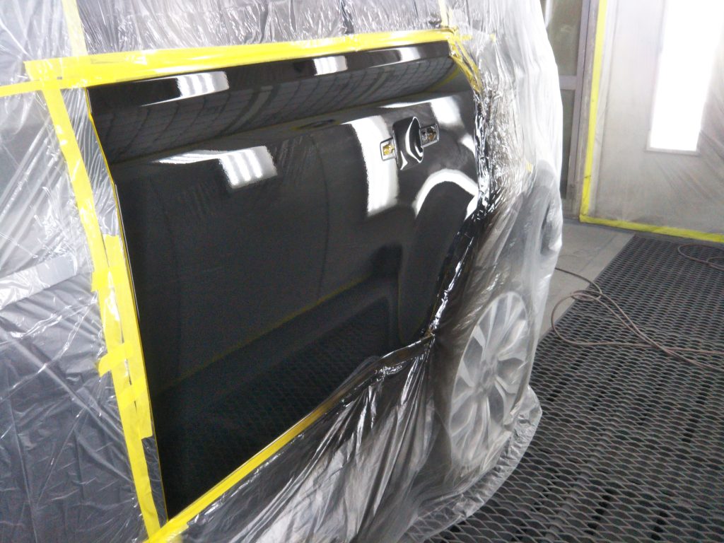 ランドローバー、ディフェンダー、リアドア、ホイール、キズ、凹み、修理、塗装、