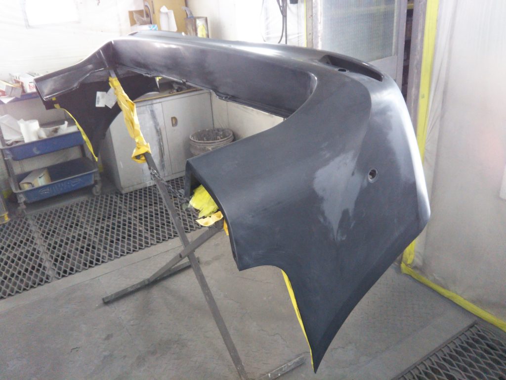 メルセデスベンツ、ベンツV、W447、クォーターパネル、リアバンパー、テールランプ、キズ、変形、割れ、修理、交換、塗装、